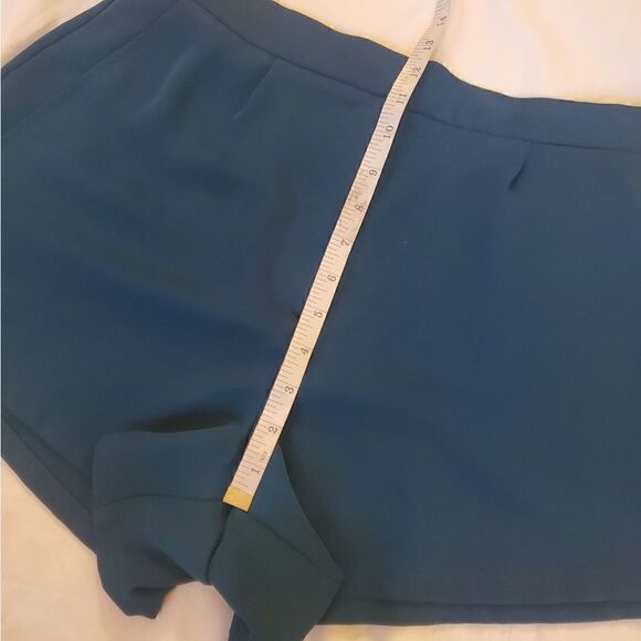 Forever 21 Turquoise Dressy Shorts L - Picture 6 of 9